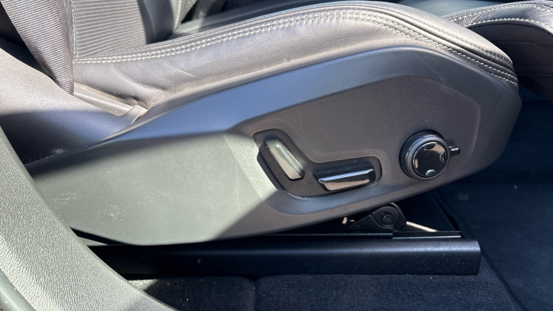 Volvo Xc60 2.0 T8 455 RC PHEV Inscription Pro 5dr AWD Auto Estate